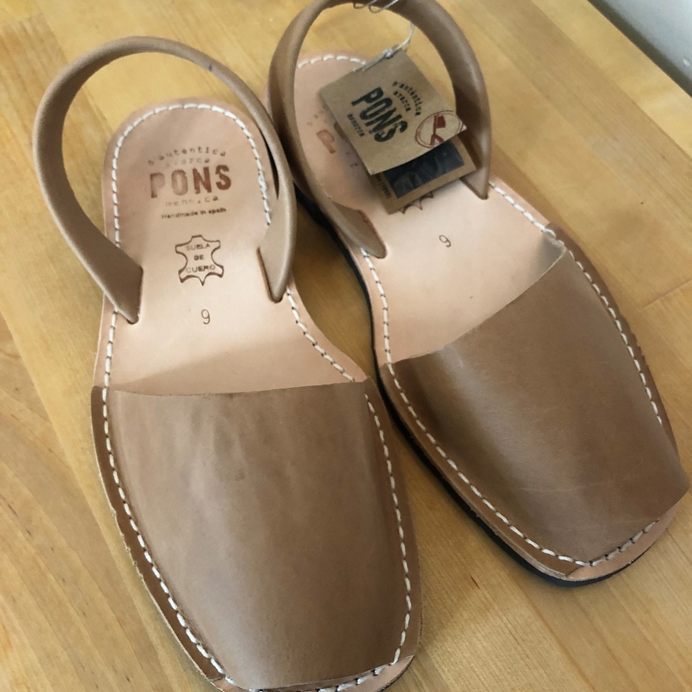 Avarcas Pon's Size 9, Tan(Unworn)